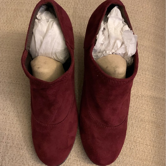 Aerosoles Women’s Booties - Picture 2 of 4